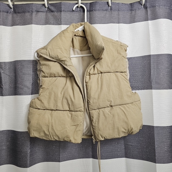 Jackets & Blazers - Chic Beige Puffer Vest